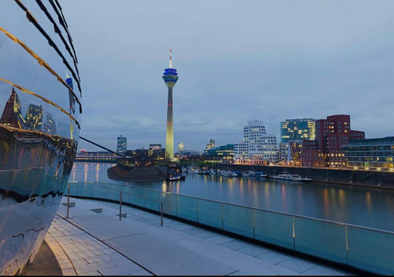 Medienhafen Apartment Direkt Am Zentrum Düsseldorf Kültér fotó